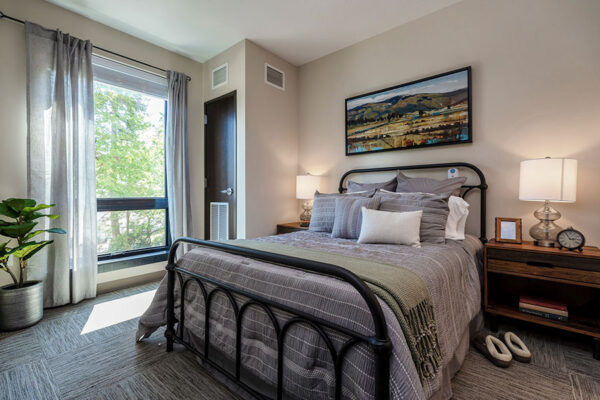 Fieldstone Bainbridge apartment bedroom