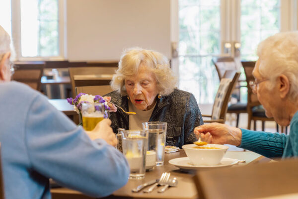 Fieldstone Bainbridge resident dining